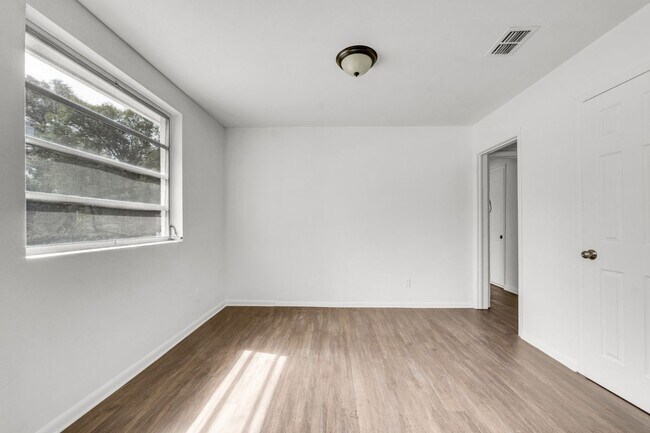 Foto del edificio - 503 W 16th St