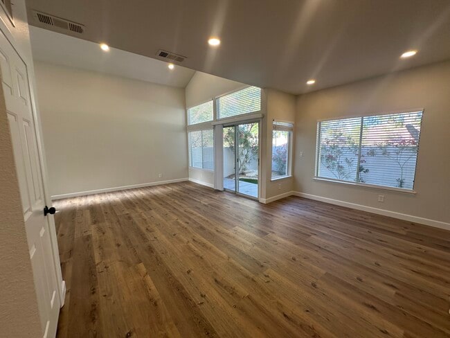 Building Photo - 2536 Golden Sands Dr