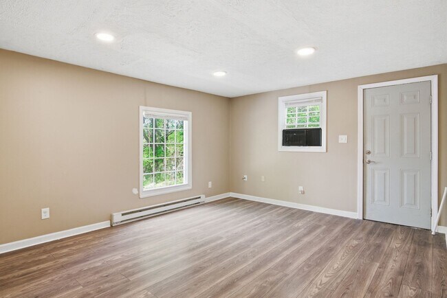 Foto del edificio - 2 Bed / 1 Bath. Off street parking.