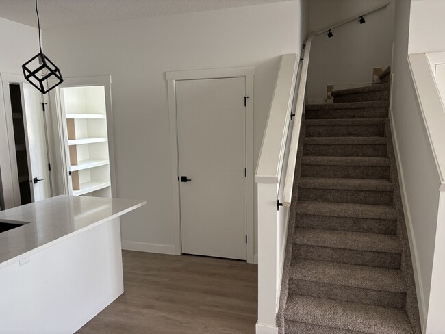 Photo du bâtiment - 14019-14104 104 Ave NW