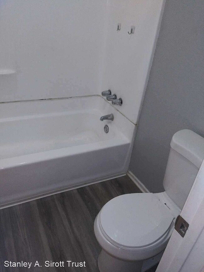 Building Photo - 2 br, 1 bath Apartment - 1335 N. Barranca ...