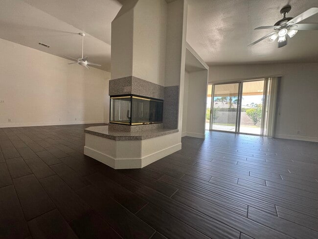 Foto del edificio - 74081 W Petunia Pl