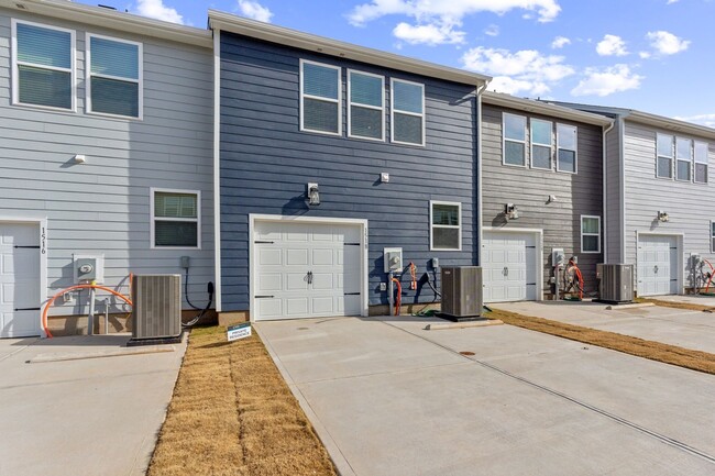 Foto del edificio - Charming Brand New 3BR Townhome in Belmont