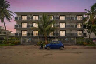 Building Photo - 1986 Biarritz Dr