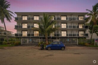 Building Photo - 1986 Biarritz Dr
