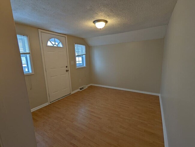 Building Photo - 1 br, 1 bath House - 3805 33rd