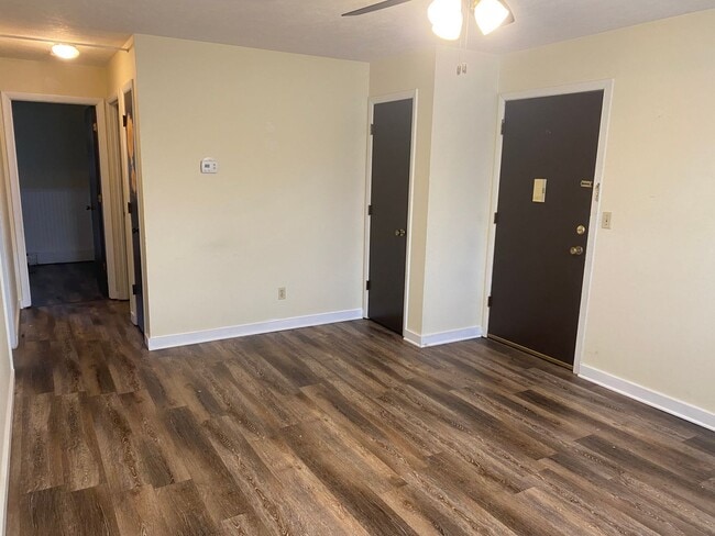Building Photo - 102 College Park Ct