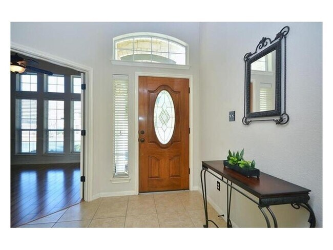 Foto del edificio - 1819 Rosenborough Ln N