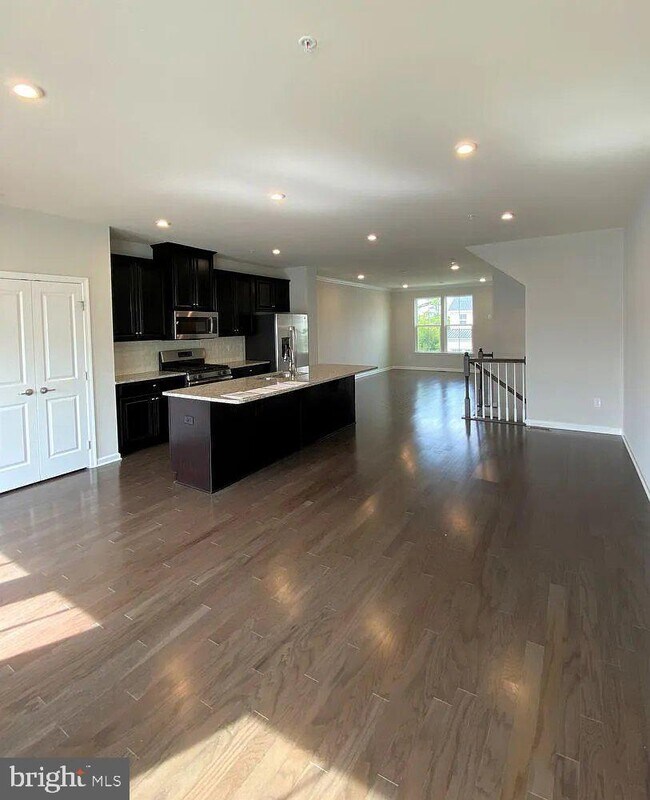 Foto del edificio - 745 Quarry Point Rd