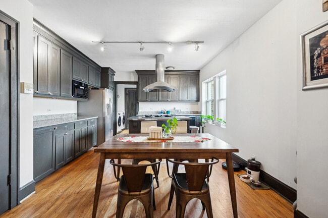 Foto del edificio - 6238 N Broadway