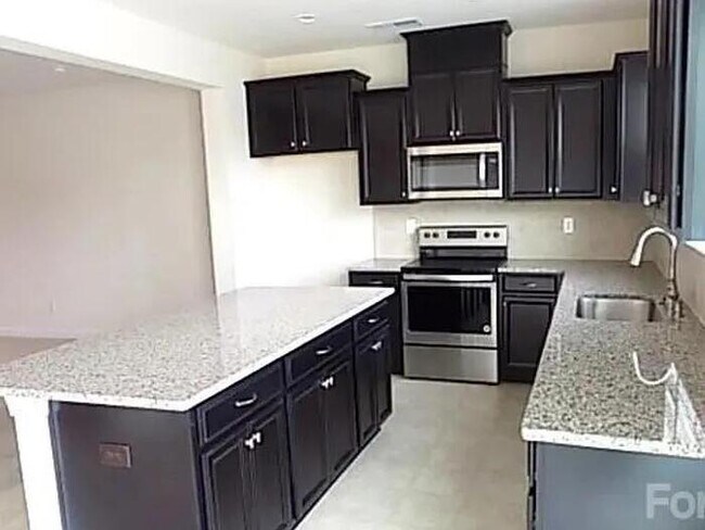 Foto del edificio - 5633 Garrow Glen Rd