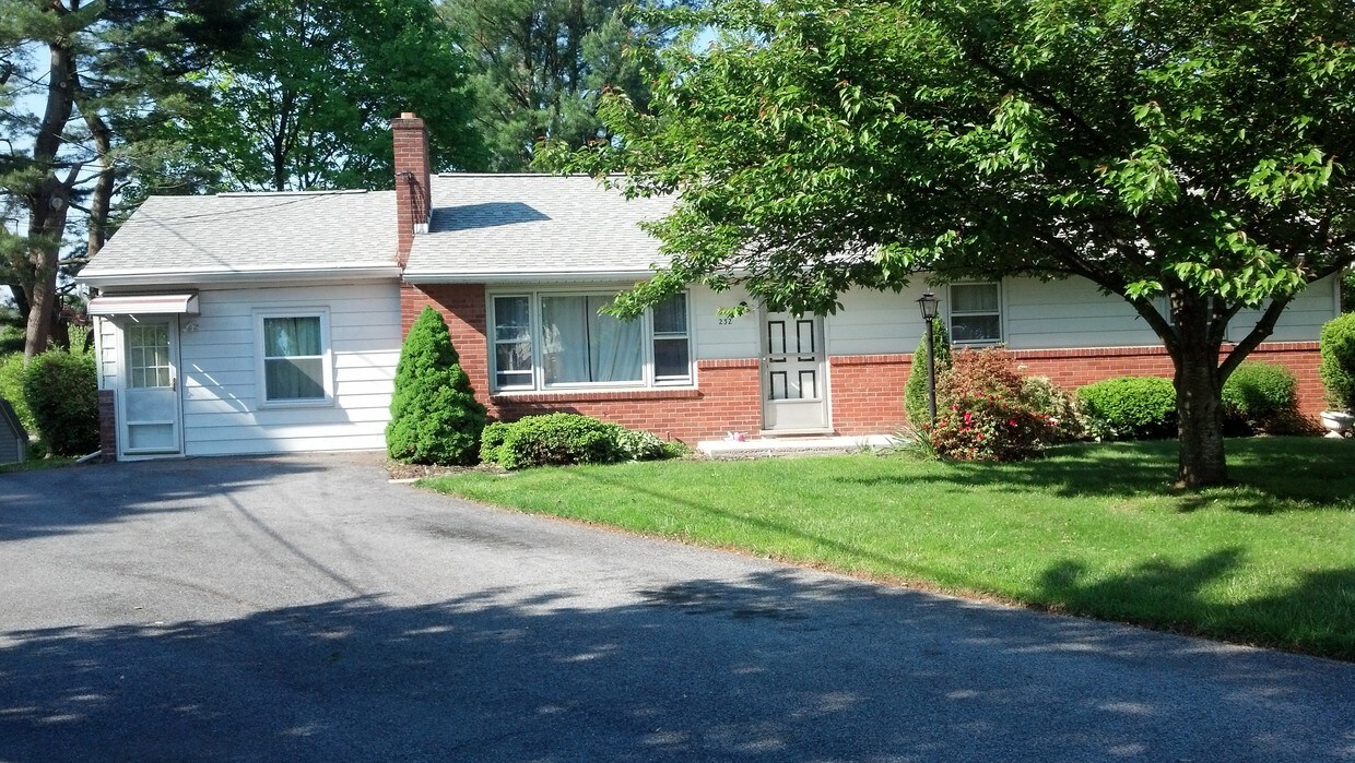 Apartment is on the Left - 232 Peach Ave