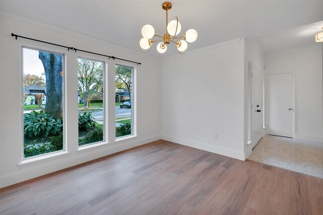 Foto del edificio - 6114 Hummingbird St