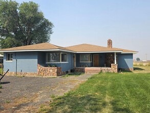 Building Photo - 1519 NE Elm Ln