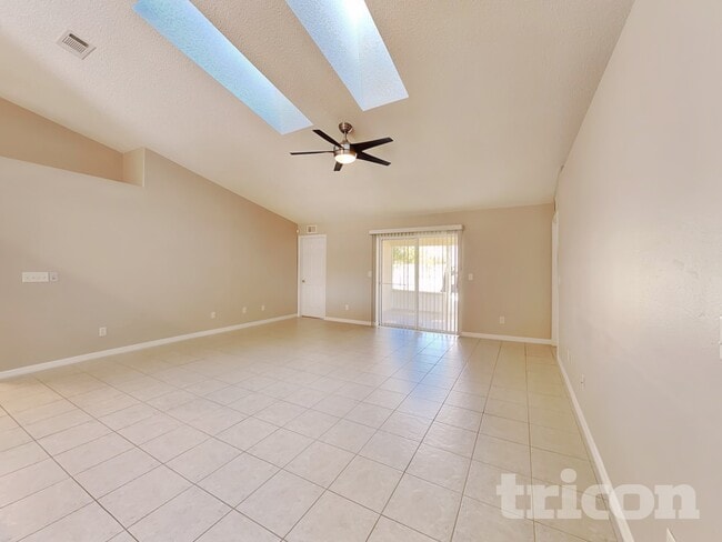 Building Photo - 95 Putter Dr