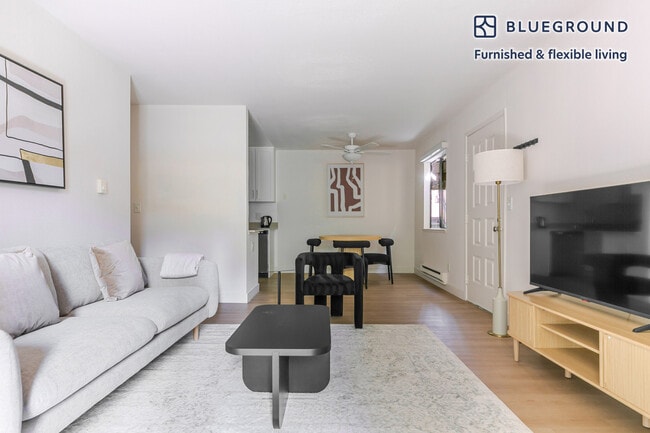 Building Photo - 1600 Villa St