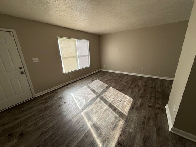 Foto del edificio - 4 Bedrooms with 2 full baths