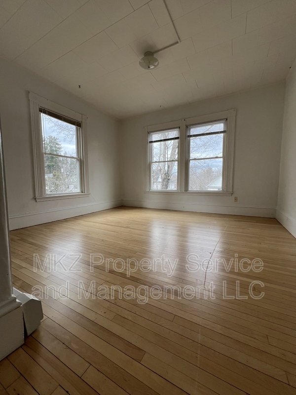 Building Photo - 33 Forest Ave