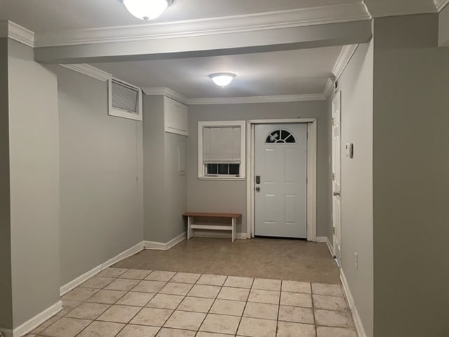 Building Photo - 1BR/1BA with vinyl plank and fresh paint t...