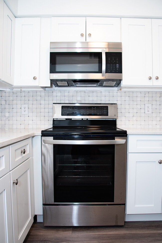 Foto del edificio - 329 Summit Ridge Cir