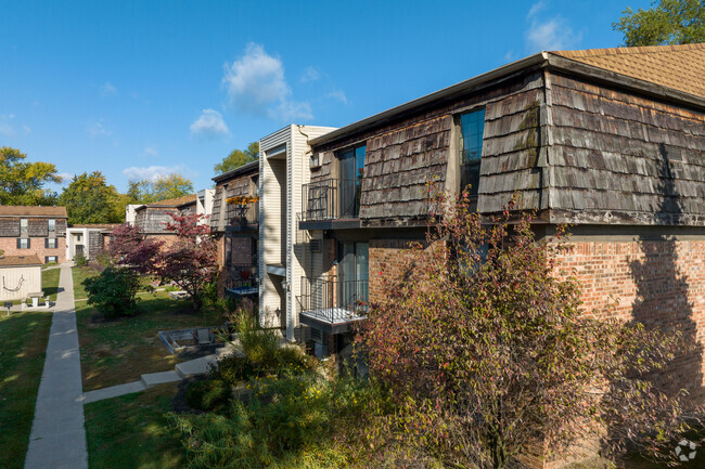 Building Photo - Carriage Hill Apartments