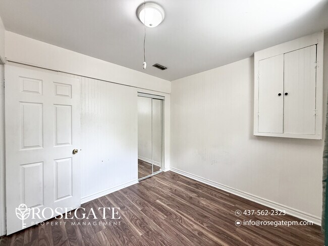 Photo du bâtiment - All-Inclusive 2-Bedroom Corner Basement Apartment – Pet Friendly – Scarborough