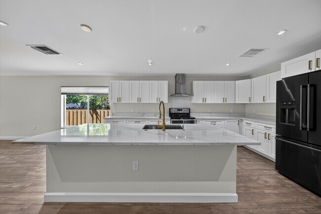 Foto del edificio - 410 NE 34th St