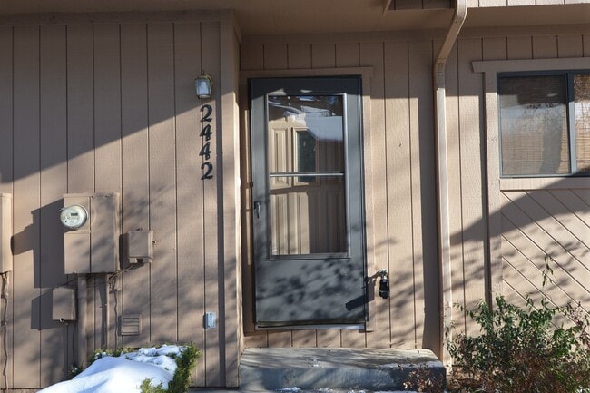 Building Photo - 3 Bedroom Townhome for Rent!