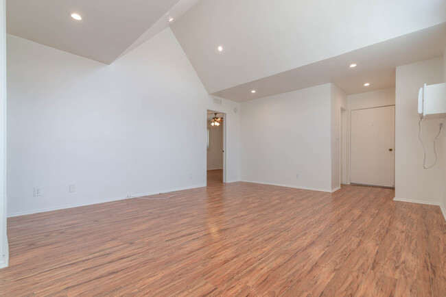 Building Photo - 1439 S Point View Street
