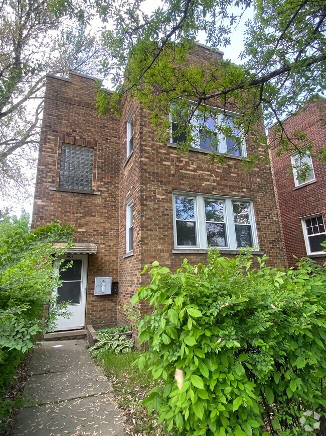Building Photo - 3035 W Addison St