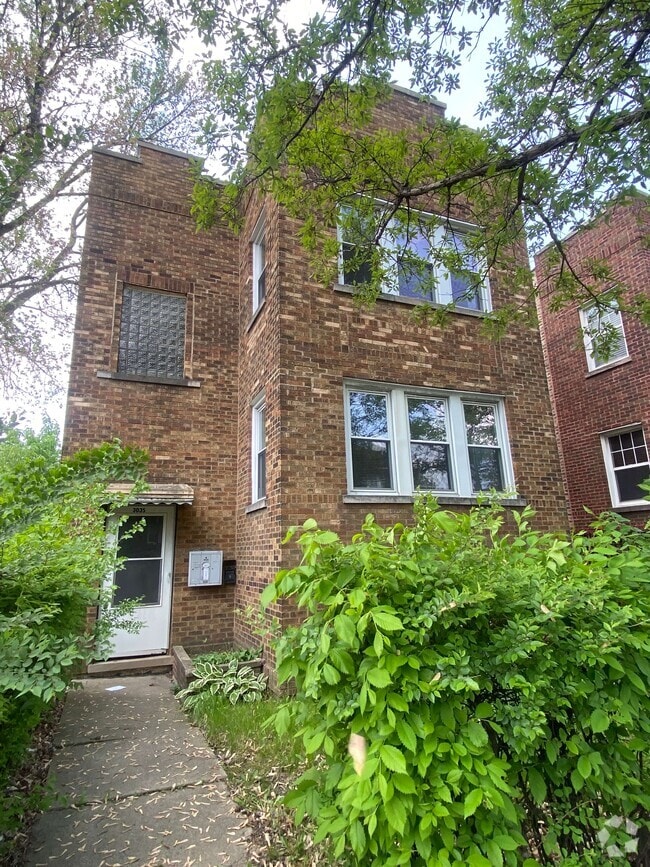 Building Photo - 3035 W Addison St