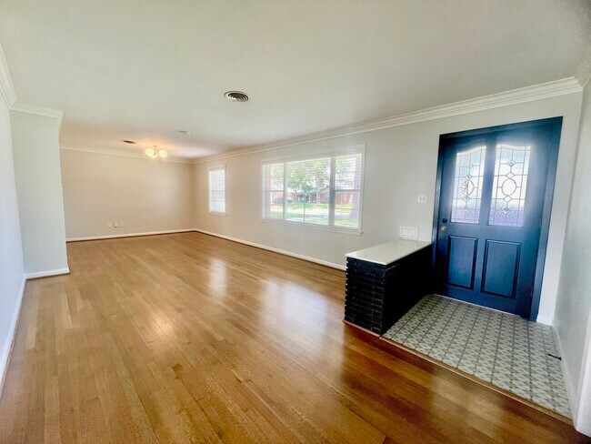Foto del edificio - 6417 Lindyann Ln