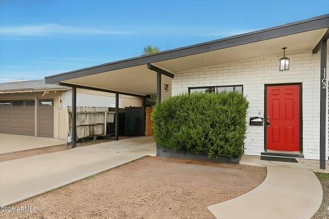 Building Photo - 1102 N April Cir