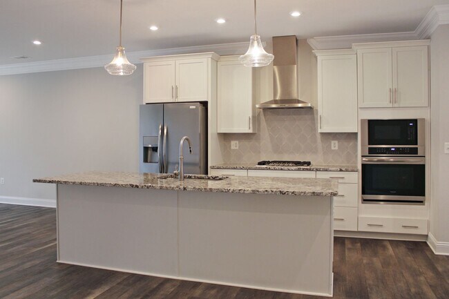 Foto del edificio - 3-bedroom villa with 1st floor primary