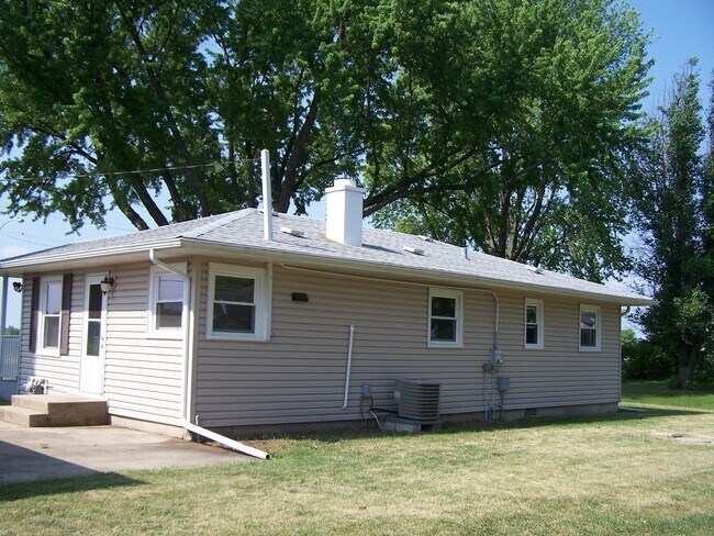 Building Photo - 12212 Price Rd