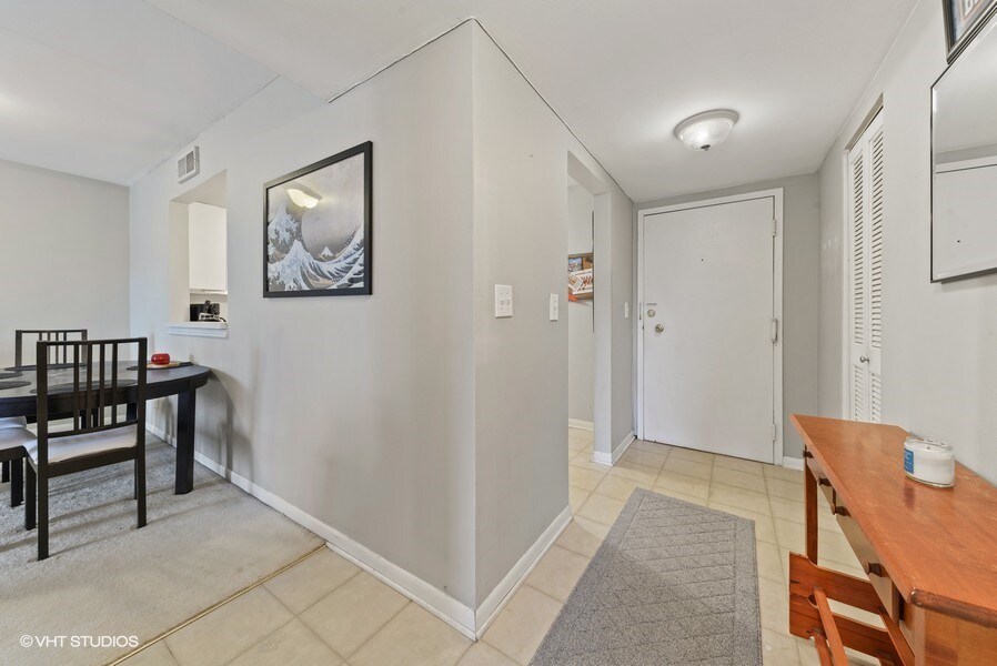 140 W Wood St Unit 303, Palatine, IL 60067 Condo for Rent in Palatine