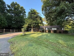 Building Photo - 29781 Oak Rd