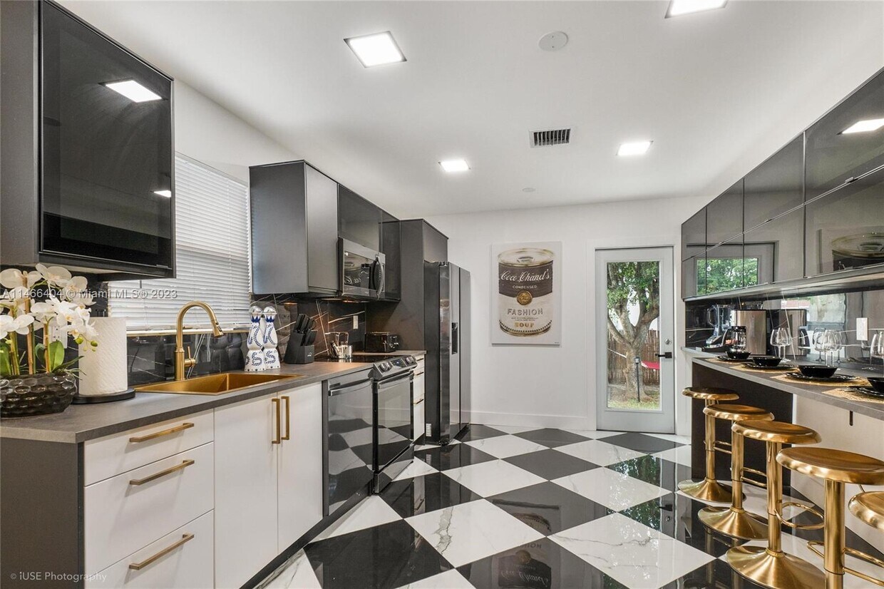 Foto principal - 919 NW 49th St