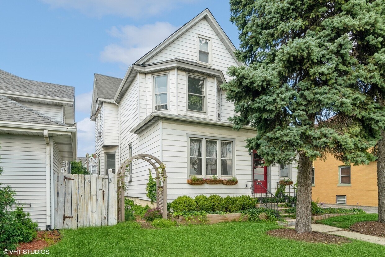 Foto principal - 404 N LA GRANGE Rd