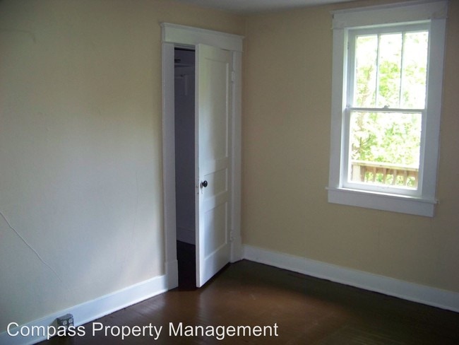 Building Photo - 301 Grandview Dr
