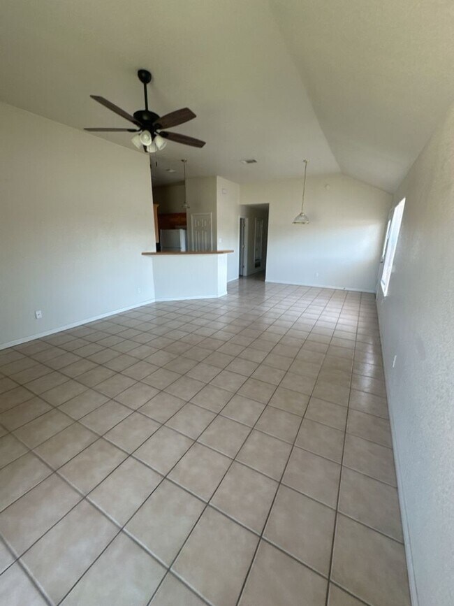 Building Photo - 2107 Charleston Ct