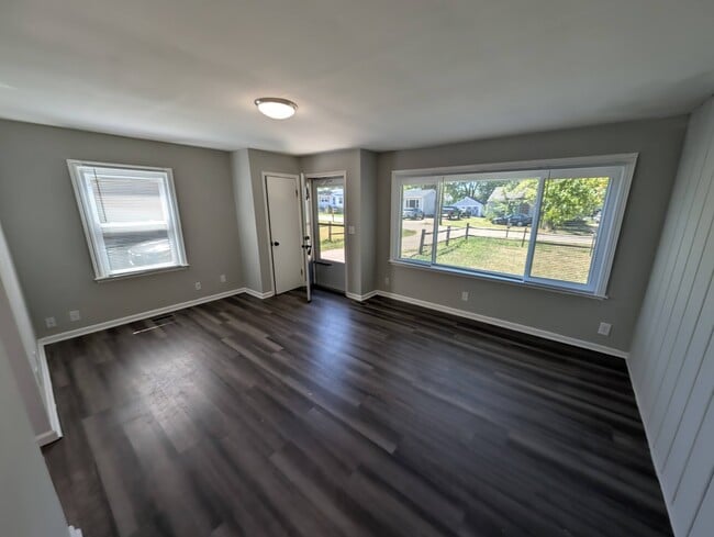 Building Photo - 8076 Lawrence Dr