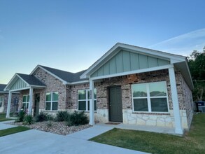 Building Photo - 3217 Belmont Dr