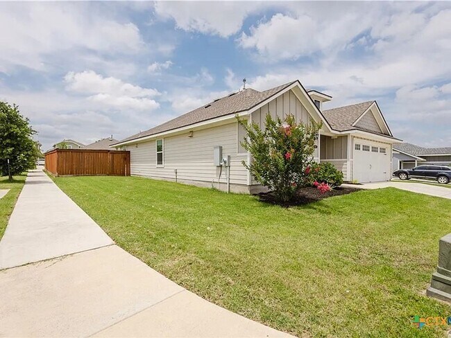 Building Photo - Single Family