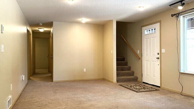 Foto del edificio - Creek-side Home in Carson