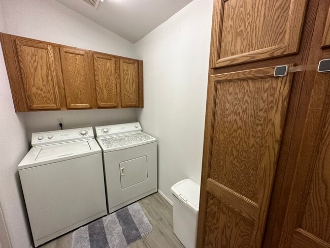 Building Photo - 751 NE Savannah Dr