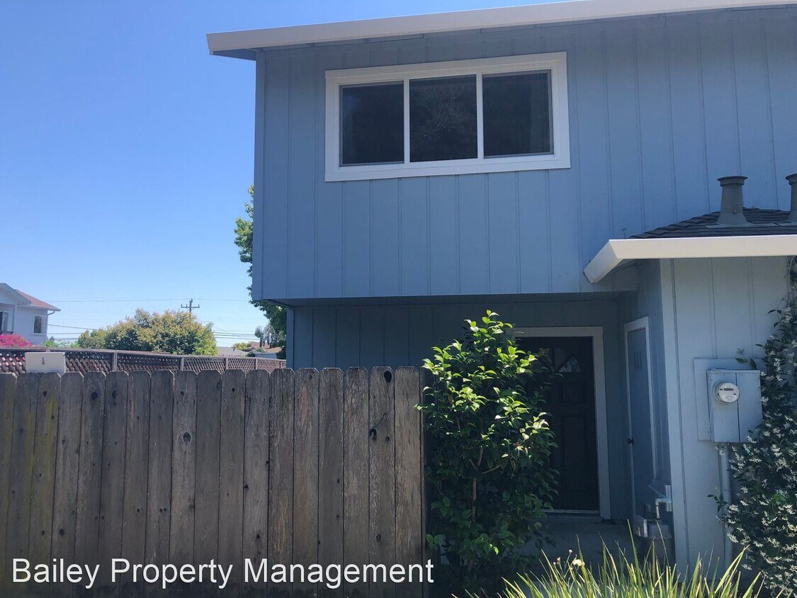 Foto principal - 2 br, 2.5 bath House - 1271 Green Acres Court