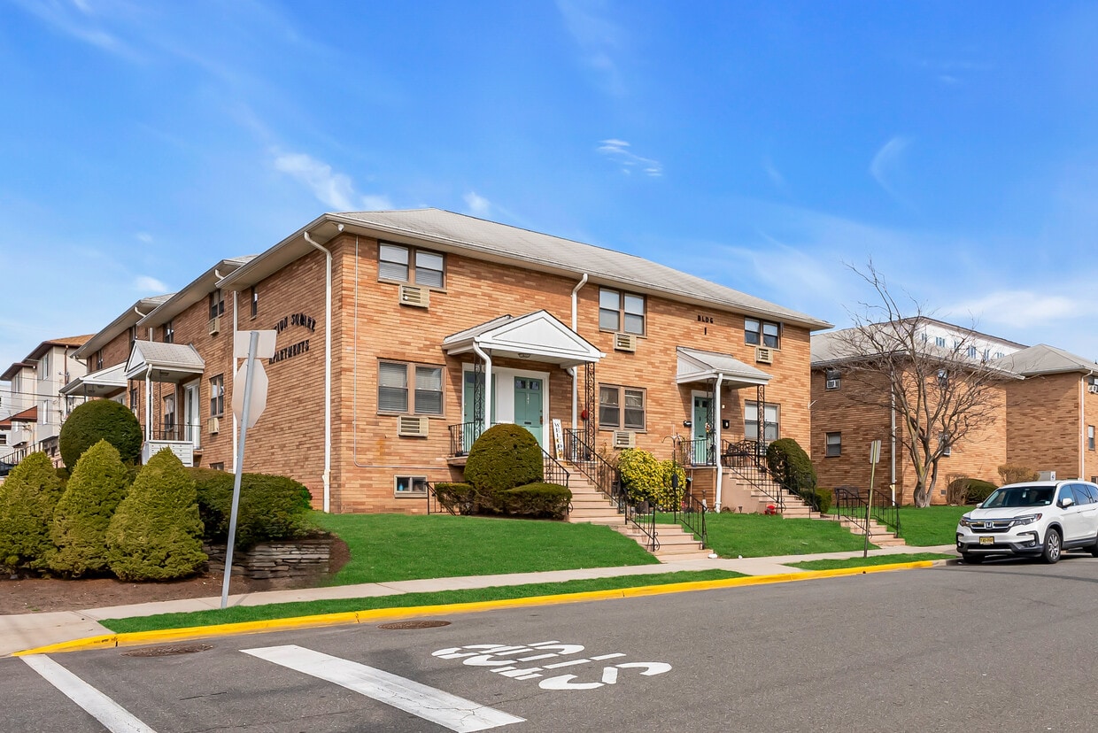Primary Photo - Station Square Apartments – Modern Living ...