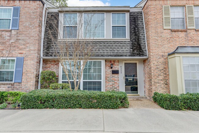 Building Photo - Immaculate 2-bedroom townhome nestled in t...