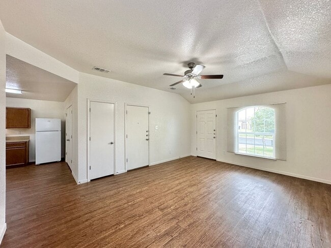 Foto del edificio - 3805 John Chisholm Loop